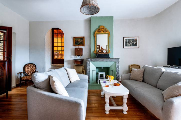 Maison dans village classé avec jardin et jacuzzi in La Garde-Adhémar, Région de nyons