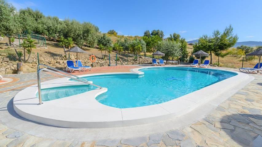 Casa rural para 4 personas, con balcón/terraza y piscina en Viñuela