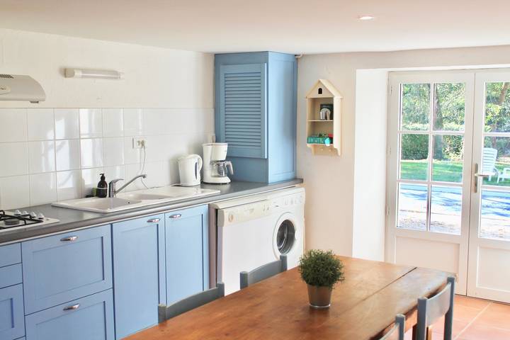 Gîte pour 18 personnes, avec terrasse ainsi que jardin et piscine à Bourneau