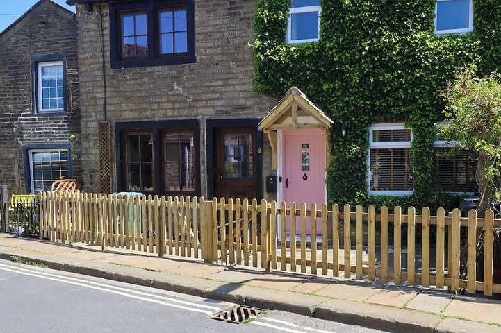 Cottage for 2 people, with garden, with pets in Haworth