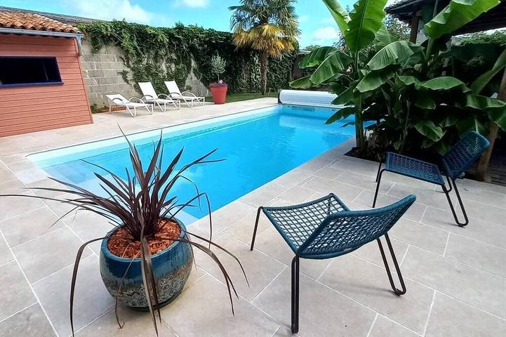 Gîte pour 6 personnes, avec terrasse et jardin