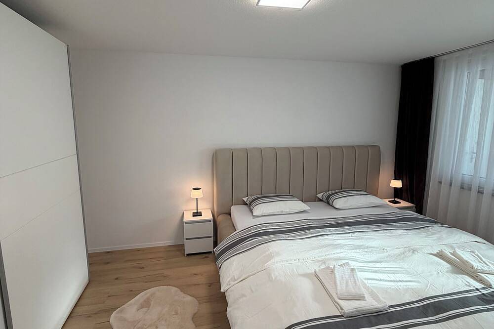 Ganze Wohnung, Frisch renovierte Ferienwohnung mit Alpenblick in Kandergrund, Frutigen - Lenk - Adelboden