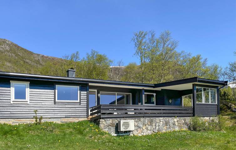 Ferienhaus für 7 Personen mit Garten in Ørsta