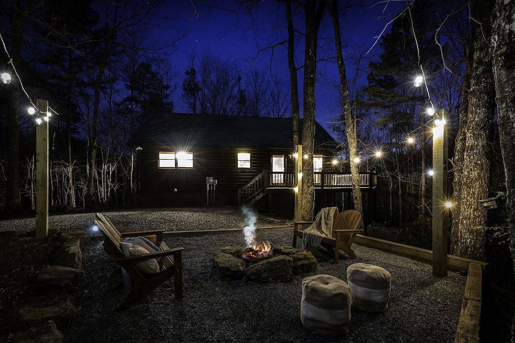 Amazing Foliage Views + Mountain View + Hot Tub + Fire Pit + Wrap-around Deck in Chattahoochee National Forest
