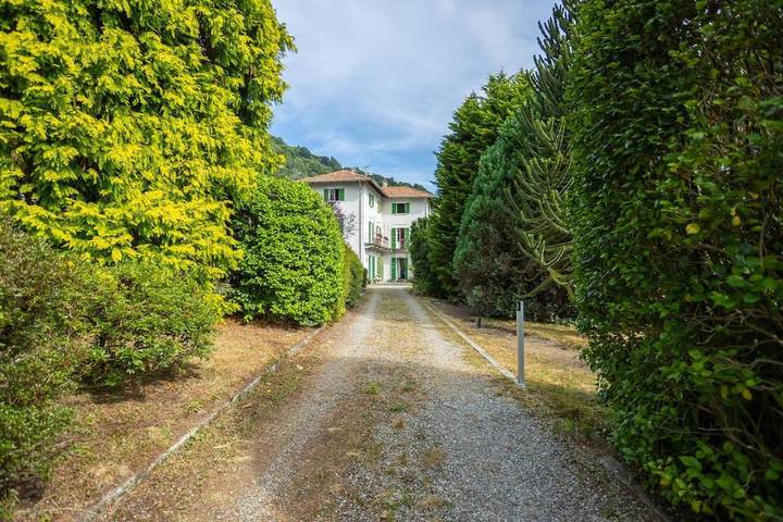 Villa per 14 persone, con Balcone e Terrazza nonché Giardino e Panorama sul Lago d'Orta
