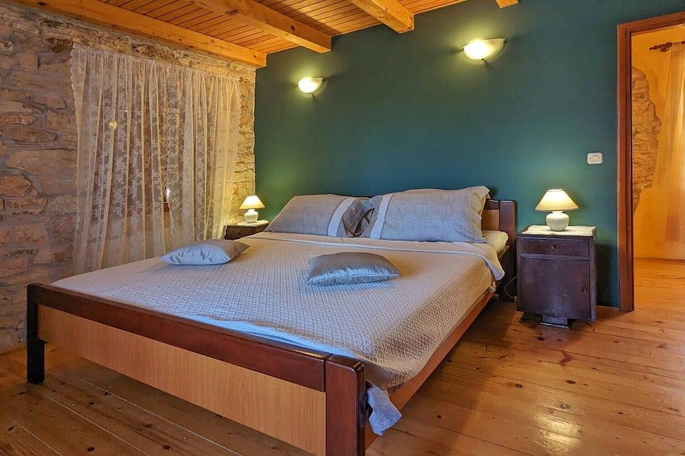 Ferienhaus mit Pool und wunderschöner Terrasse in Svetvinčenat, Zentralistrien