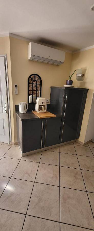 Appartement entier, Three-Bedroom Apartment in Pierrelatte, Région de nyons