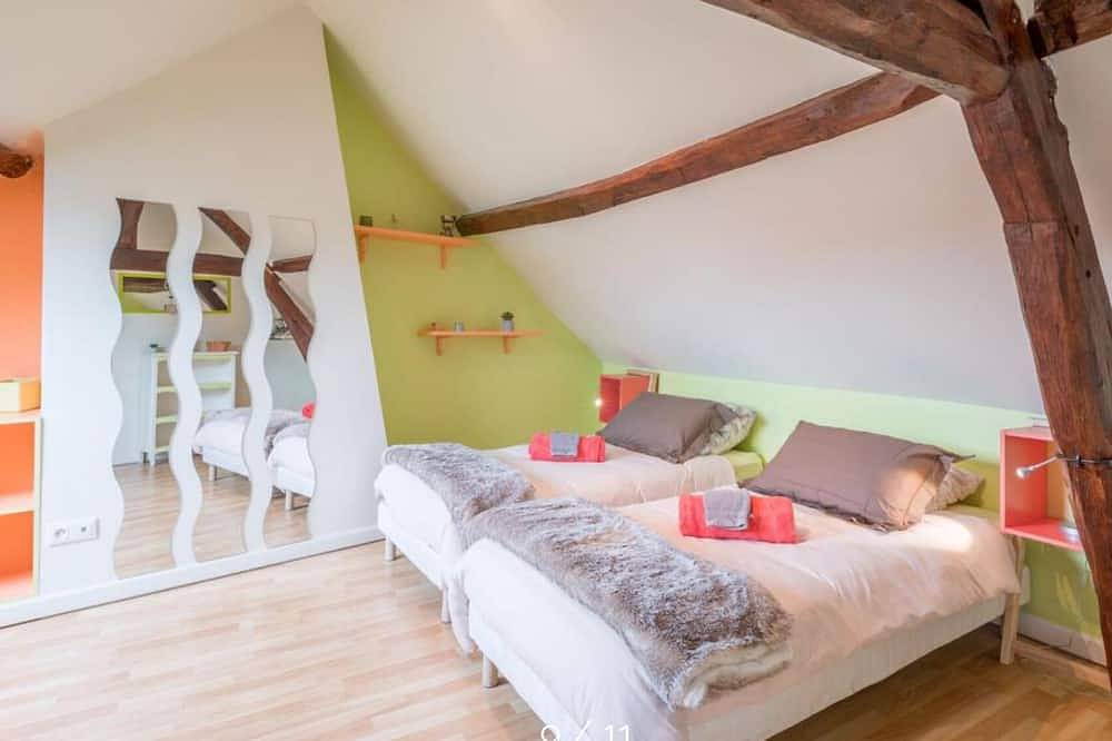 Les chèvrefeuilles 6 personnes 3 ch 150m2 in Jonquières (Oise), Oise