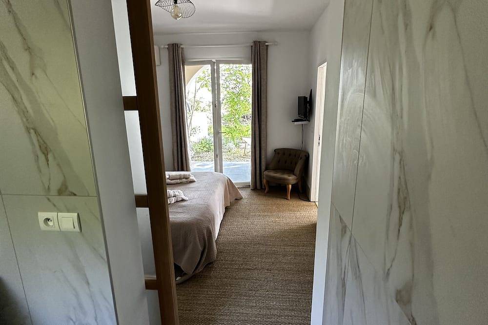 Mini-Villa mit direktem Zugang zum Meer, 4 Personen, ruhig und schattig. in Biguglia, Bastia und Umgebung