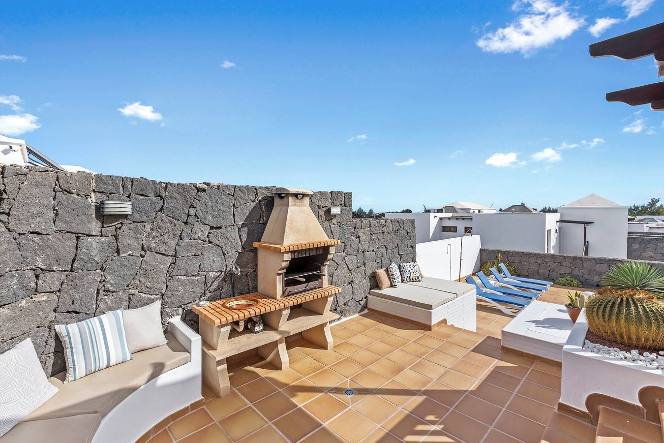 Villa "Jeamir 2" avec piscine privée, bain à remous privé & Wi-Fi in Playa Blanca, Yaiza