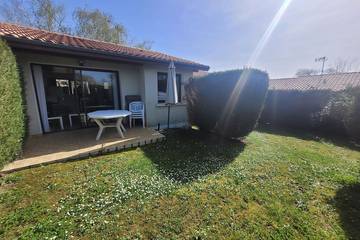 Gîte pour 3 personnes, avec terrasse et piscine à Eugénie-les-Bains