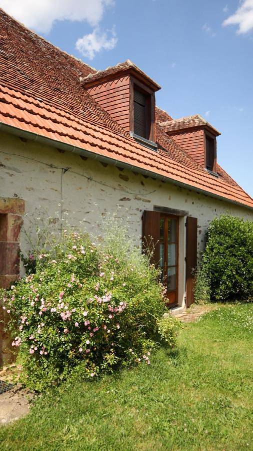Maison de campagne pour 2 personnes, avec Terrasse et Jardin ainsi que Piscine et Sauna à Saint-Désiré