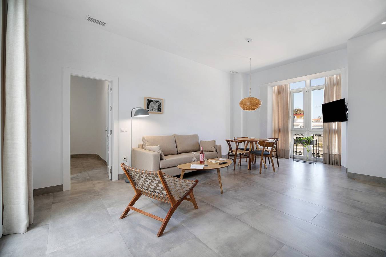 Apartamento entero, Apartamento 'Gran Suite Balcón 4' con balcón, Wi-Fi y aire acondicionado in Chiclana de la Frontera, Costa de la Luz
