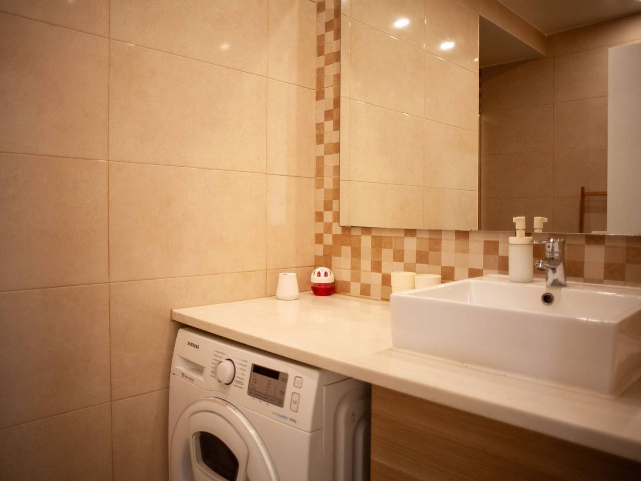 Ganze Wohnung, Just4u Wohnung 2 mit Ac in der Nähe von Lissabon und Strand in Almada, Halbinsel von Setúbal