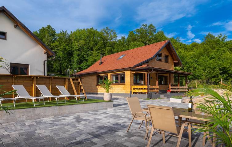 Ferienhaus für 8 Personen, mit Pool und Whirlpool sowie Garten und Terrasse - 1