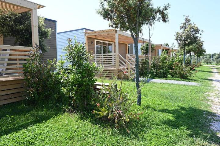 Camping für 7 Personen, mit Pool und Garten sowie Kinderpool und Ausblick in Italienische Riviera - 4