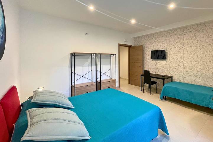 Apartamento entero, Spacious Seaside Villa for 10 People - Center of Milazzo Within Walking Distance in Spiaggia di Ponente, Milazzo
