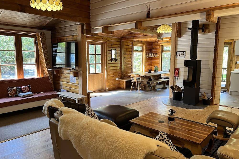 Karelia - Luxury Finnish Log Cabin w/Hot-tub in St. Leonards and St. Ives, Dorset