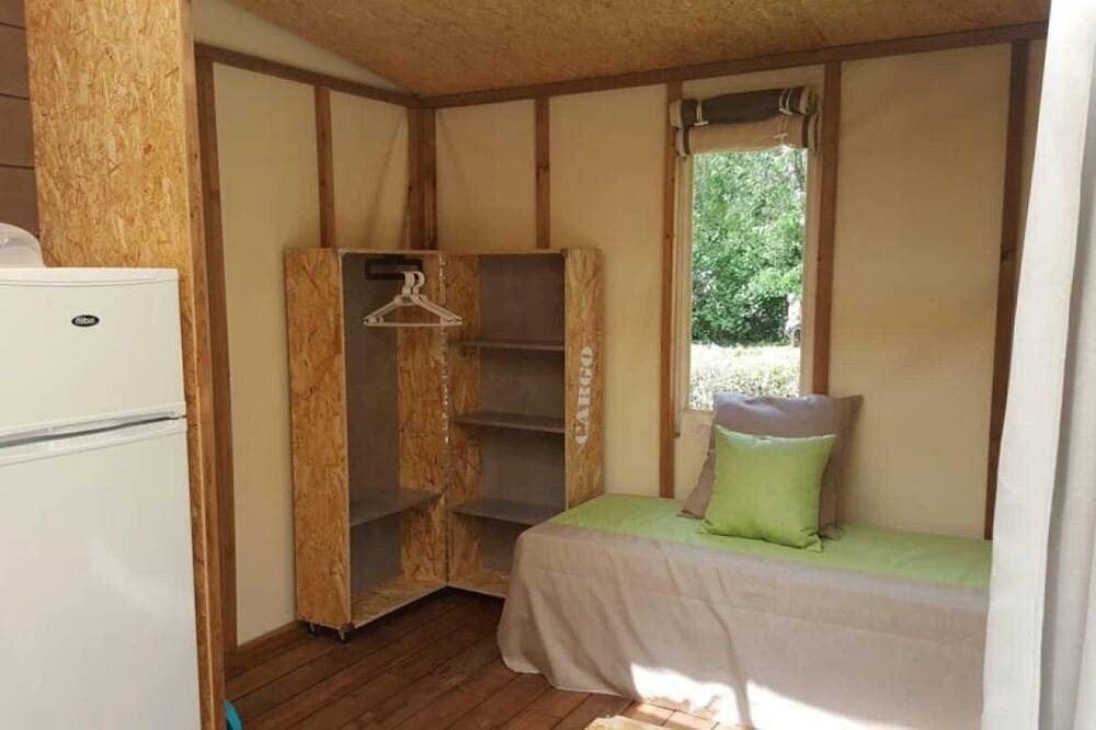 Zecamping 3 étoiles familial piscine chauffée cabane Bbq 17m2 in Hauterives, Région de Valence