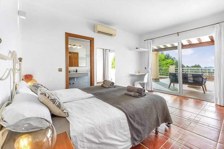 Location de vacances pour 22 personnes, avec terrasse dans Playa d'en Bossa - 2