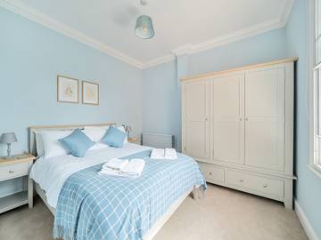 Vacation Rental for 6 Guests in Guildford, Surrey Hills, Picture 1