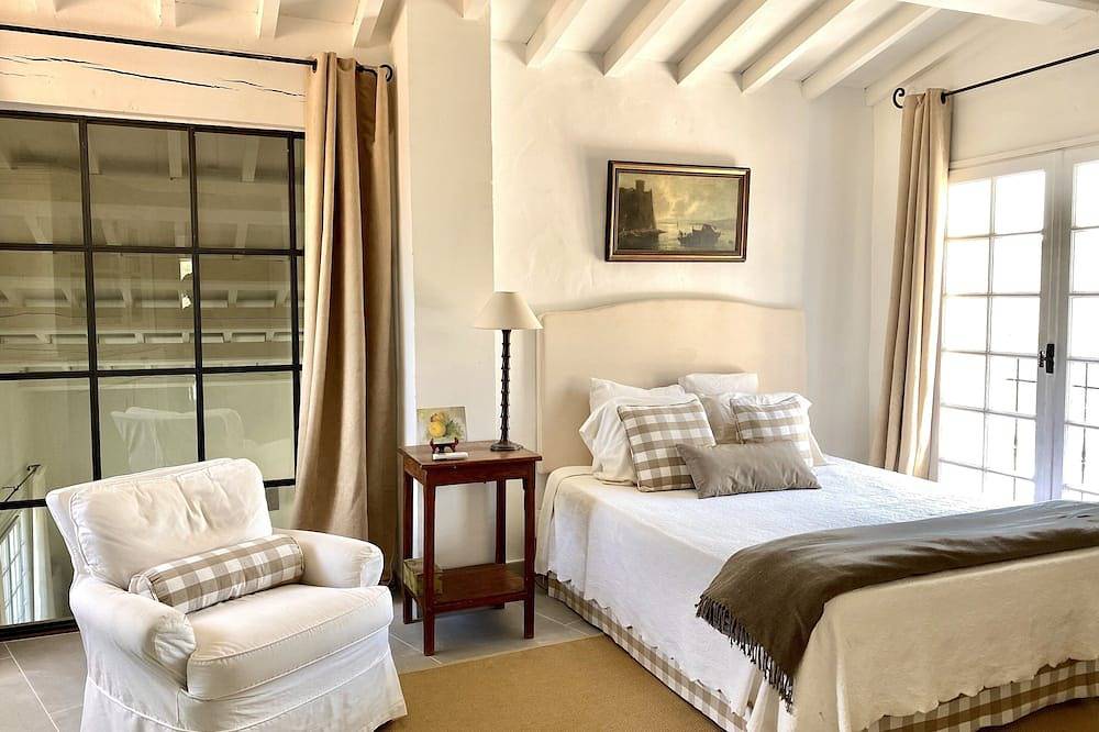 Magnífico en Gordes, elegantemente amueblado con piscina, tenis y vistas in Village de Gordes, Gordes