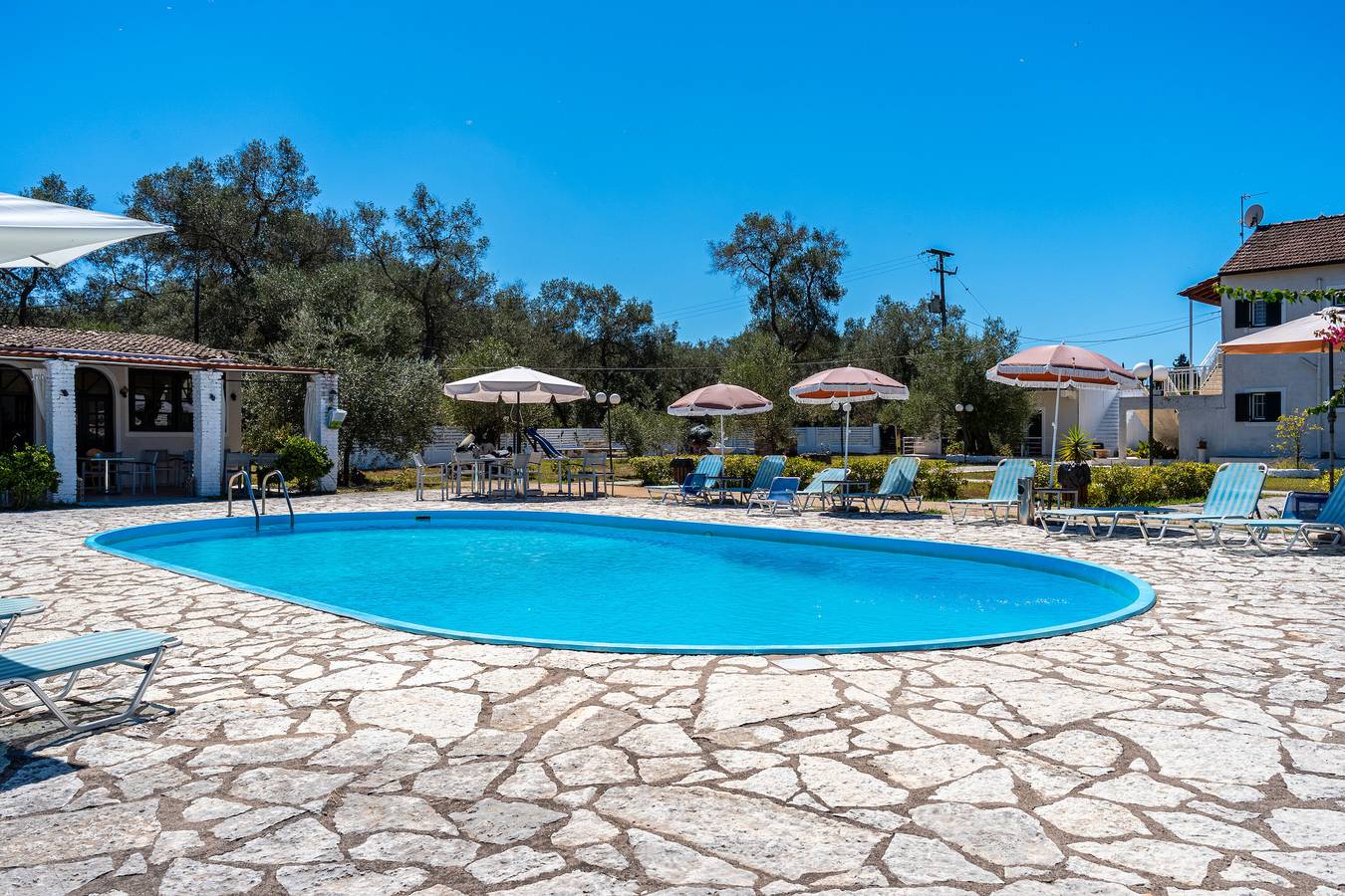 Entire studio, Apartment 'Alykes Family Resort Triple Room 1' with Balcony, Wi-Fi and Air Conditioning in Corfu