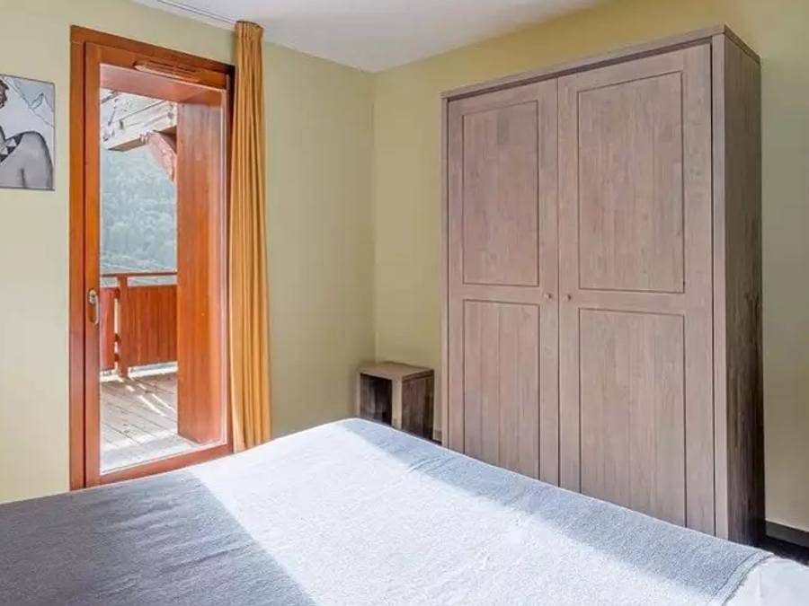 Madame Vacances - Résidence Les Epinettes - Apartment 8 persons - 2-room flats with cabin + mountain area for 8 people in Vaujany, Écrins National Park