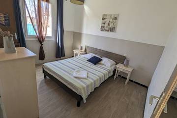 Gîte pour 4 personnes, avec terrasse ainsi que piscine et jardin à Balazuc
