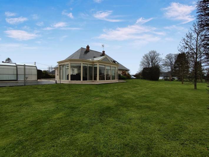 Gîte pour 12 personnes, avec terrasse ainsi que piscine et jardin, animaux acceptés dans Raffetot
