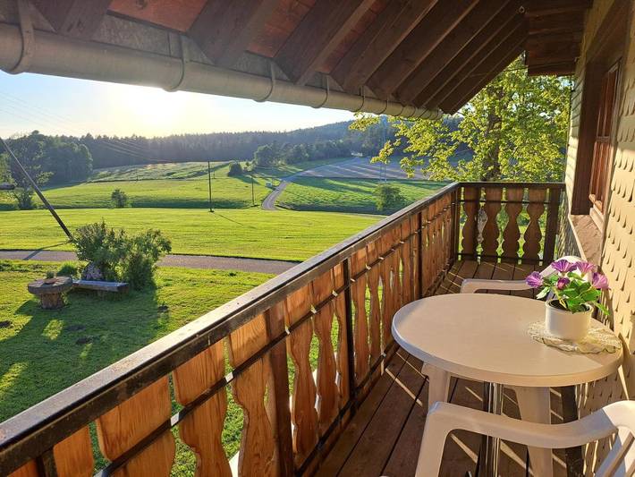 Ferienwohnung für 4 Personen, mit Balkon und Terrasse sowie Garten und Ausblick