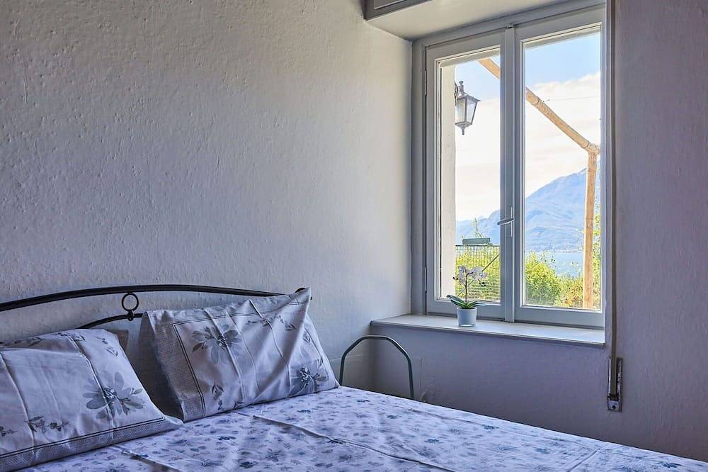 Angenehme Wohnung in einem Ferienhaus mit Klimaanlage, W-Lan, Tv, Terrasse und Haustiere erlaubt in Verginate, Bellano