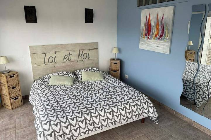 Vacation rental with a private heated indoor pool • Serves 6 • Near the Somme Bay in Martainneville, Abbeville und Umgebung