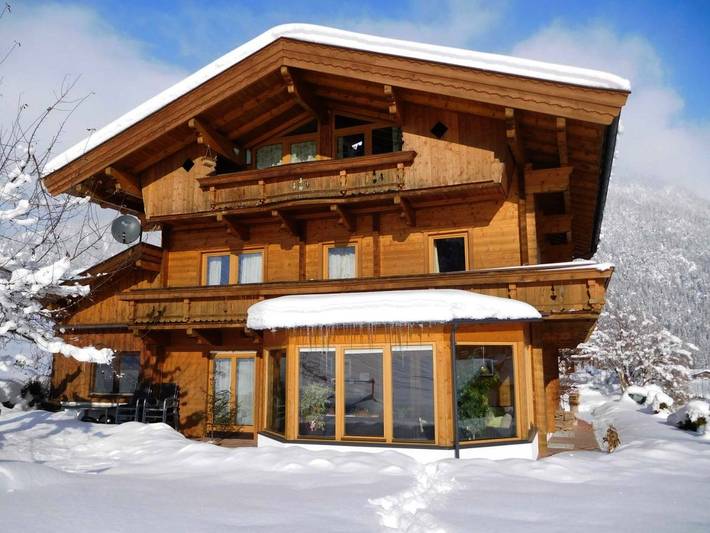 Ferienwohnung für 4 Personen, mit Balkon und Terrasse sowie Ausblick in Waidring