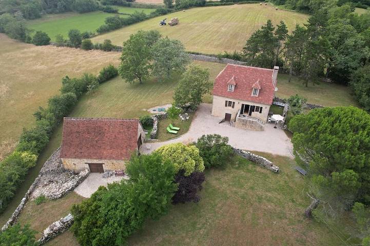 Gîte pour 4 personnes, avec jardin à Lauzès