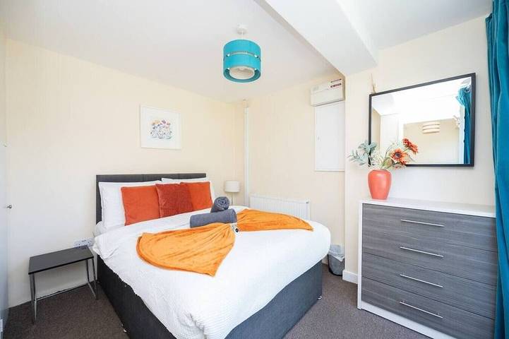 4 Bed House, With Garden, Close To Gatwick in Crawley, Sussex de l'Ouest