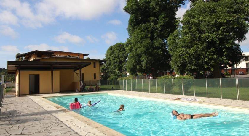 Gîte pour 2 personnes, avec piscine ainsi que vue et jardin à Cayenne - 2