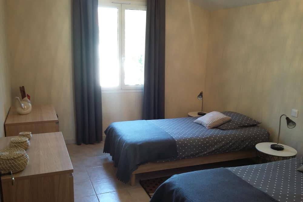 Albergue 6 personas en un viñedo - con acceso a la piscina in Violès, Vaucluse