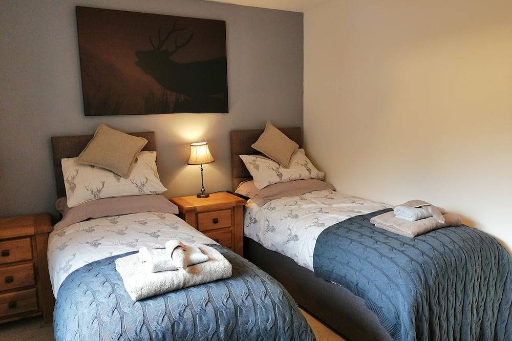 Spacious Highland Getaway*All rooms en-suite* (3rd Bedroom optional extra) in Glencoe, Loch Linnhe