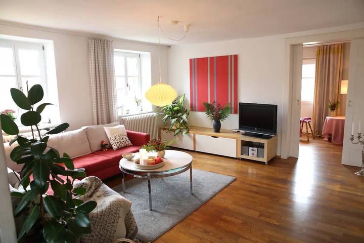 Apartamento entero, Apartamento 'Luise Im Künstlerhaus' con terraza privada, balcón y Wi-Fi in Leópolis, Landkreis Südwestpfalz