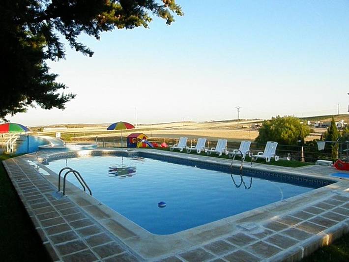 Hotel para 3 personas, con piscina además de jardín y terraza, Se admiten mascotas - 1