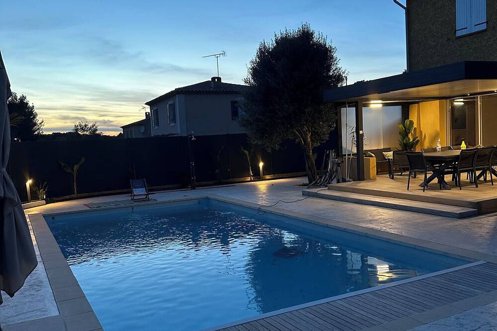 Contemporary villa with heated pool near Aix-en-Provence in Rousset, Region de Aix-en-Provence