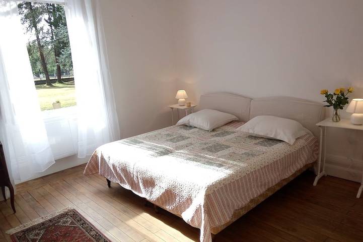 Location de vacances pour 10 personnes, avec jardin ainsi que terrasse et jacuzzi à La Chapelle-sur-Furieuse - 2