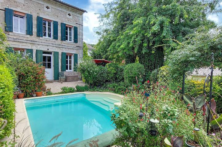 Location de vacances pour 10 personnes, avec jardin à Pessac-sur-Dordogne
