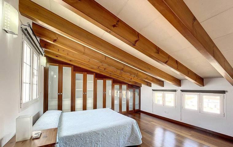 Gîte pour 6 personnes, avec terrasse ainsi que vue sur le lac et vue à Fornells - 4