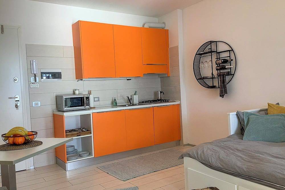 Ganze Wohnung, Modern möblierte 1-Zimmer-Studiowohnung  mit Balkon, Pool und Seezugang in Oggebbio, Oggebbio Gemeinde