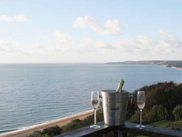 Holiday Rental for 8 People in Strete, Devon, Photo 1