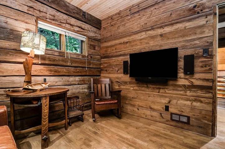 Glamping for 9 people, with garden and balcony as well as hot tub, with pets in Quebec