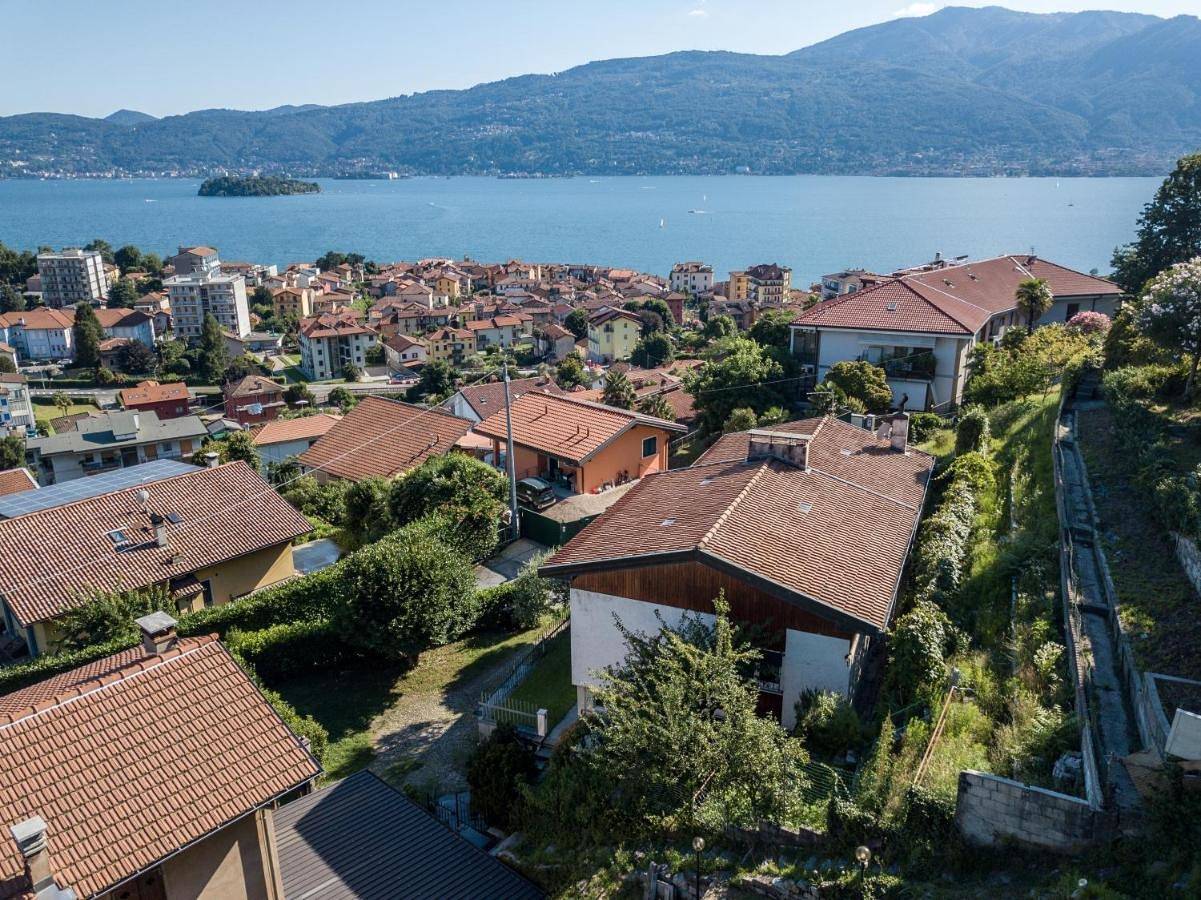 Villetta autonoma affacciata sul Golfo Borromeo in Verbania, Comune di Verbania