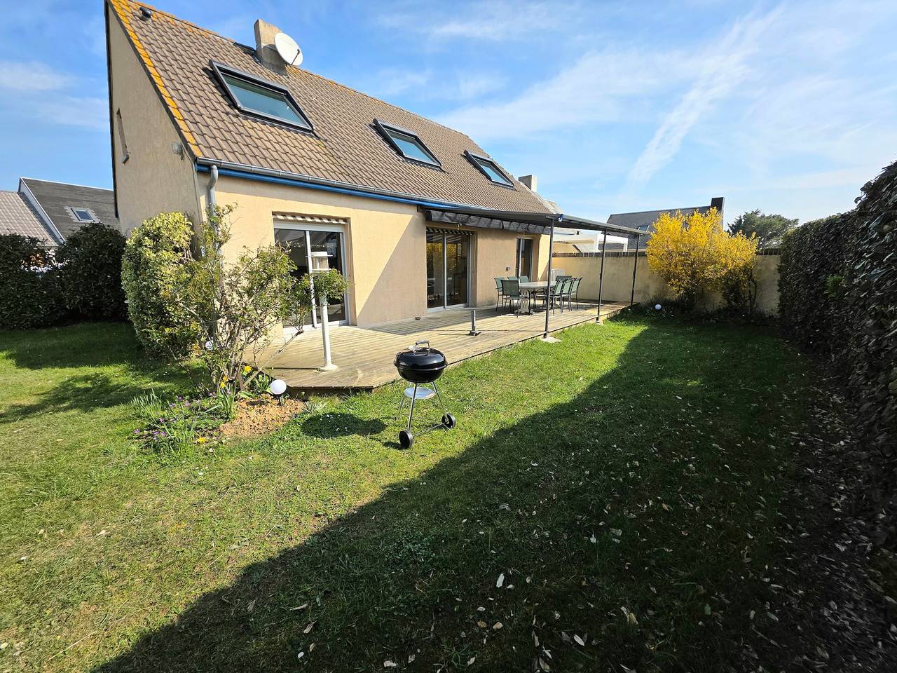 Maison de vacances « Les Volets Bleus » avec terrasse, jardin privés et Wi-Fi in Pirou, Région de Coutances